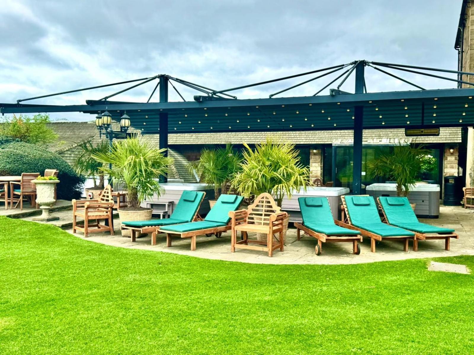 Waterton Park Hotel Wakefield Exterior photo